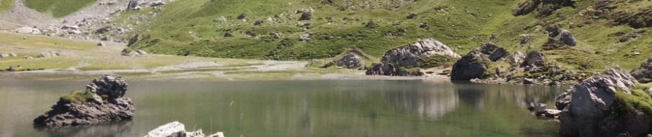 Lac dans le cirque de Troumousse (Hautes-Pyrénées)