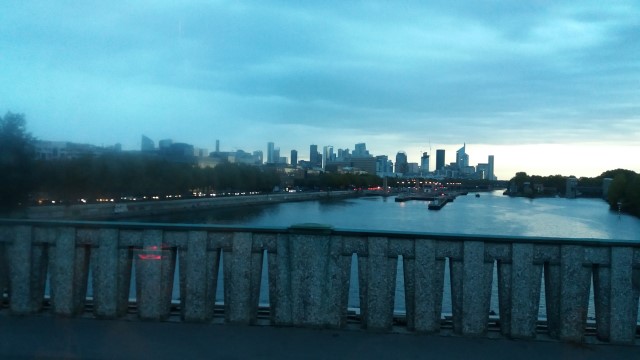 Vue sur la Défense depuis le pont de Suresnes